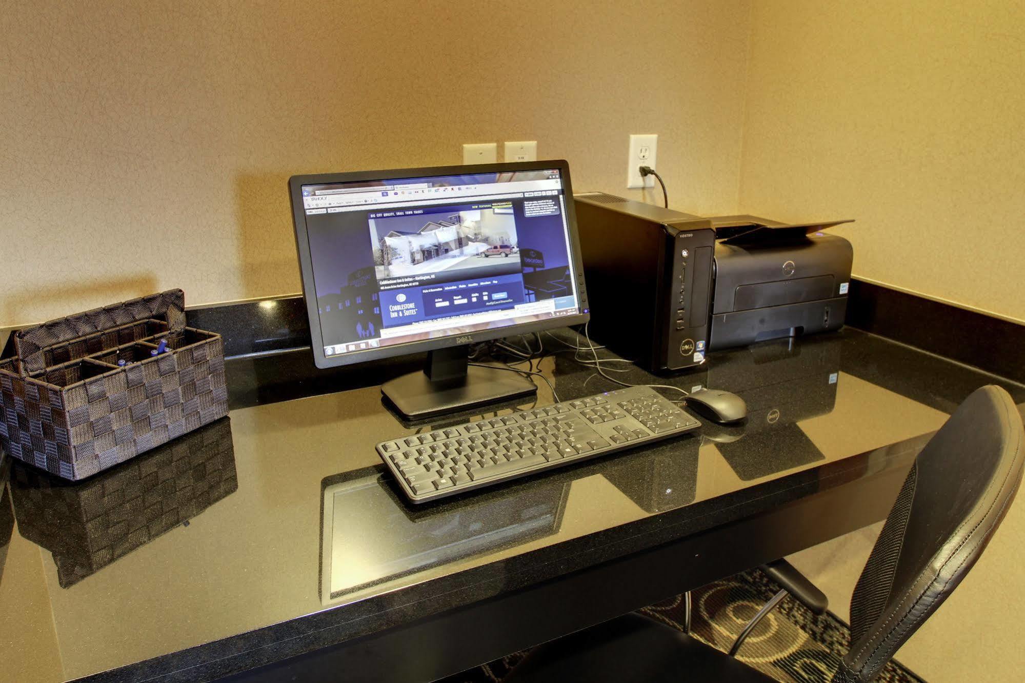 Cobblestone Inn & Suites - Hartington Exteriör bild
