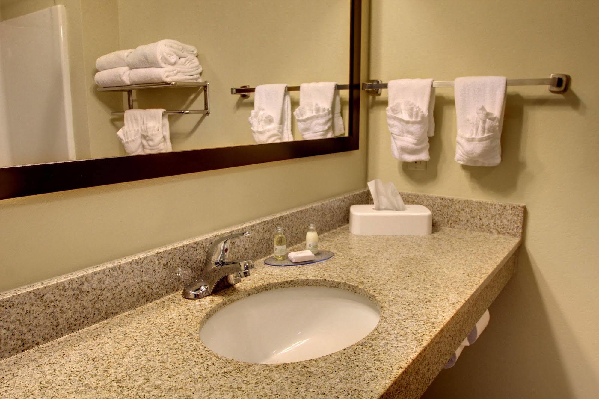 Cobblestone Inn & Suites - Hartington Exteriör bild