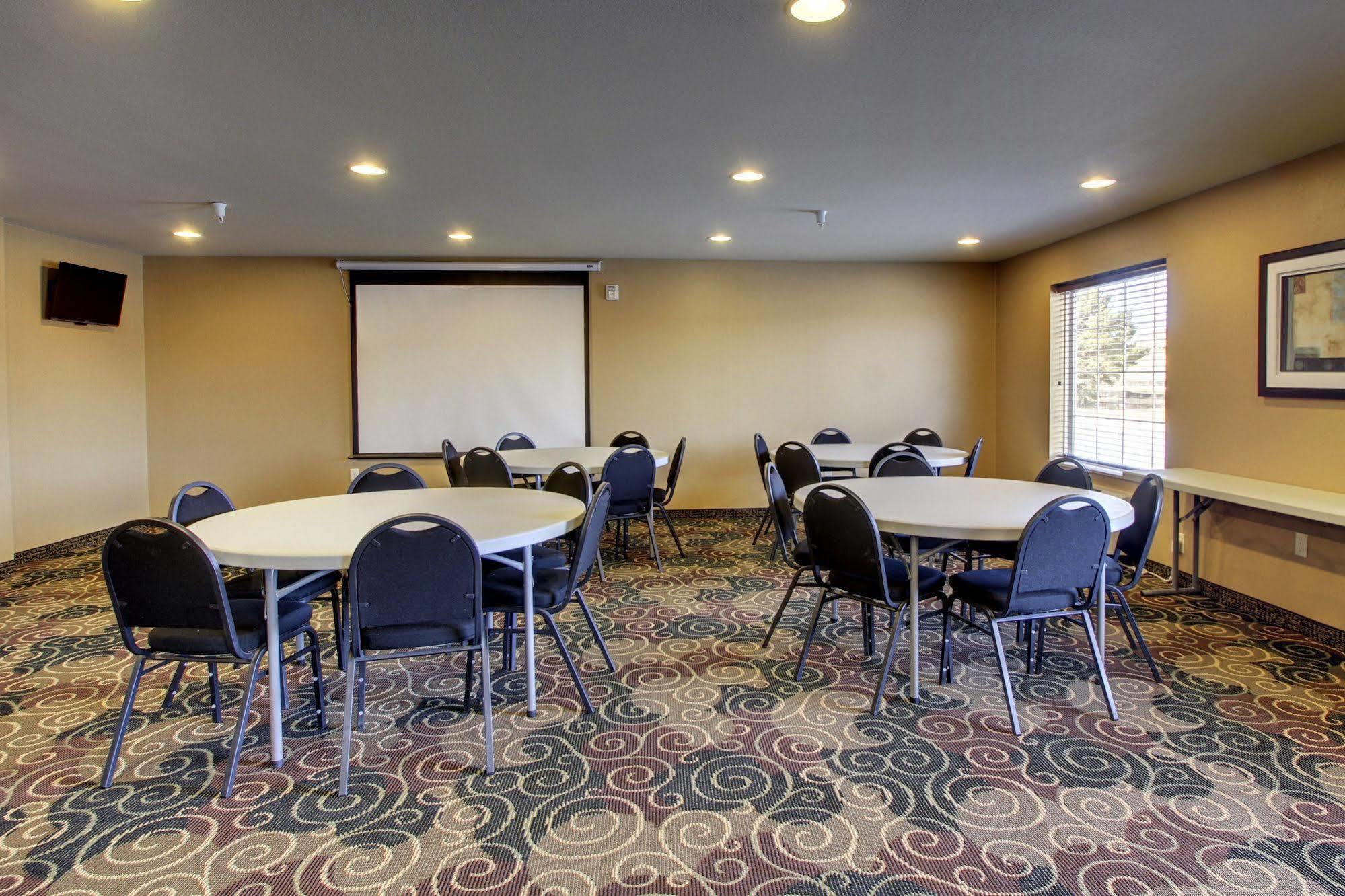 Cobblestone Inn & Suites - Hartington Exteriör bild