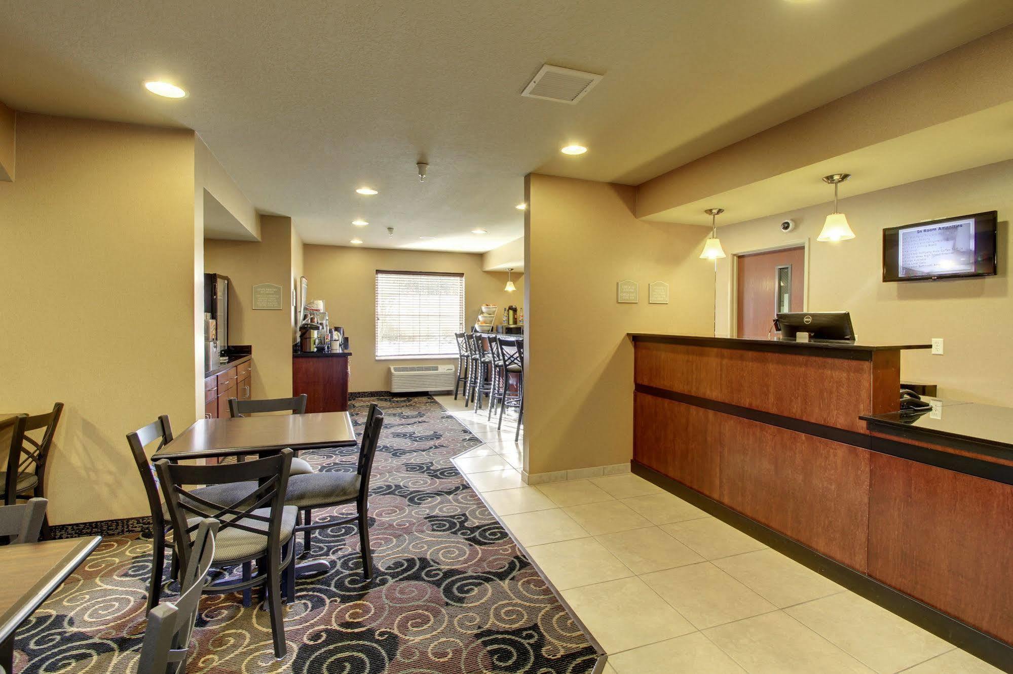Cobblestone Inn & Suites - Hartington Exteriör bild